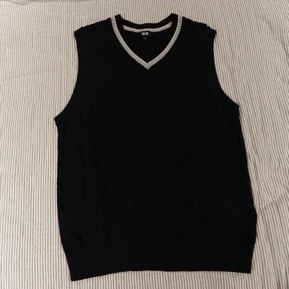 Uniqlo Navy Cable Knit Sweater Vest w/ Grey Trim | Men’s S / Women’s M - Picture 1 of 5